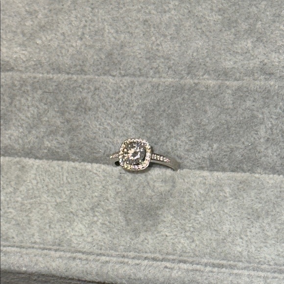 Moissanite Sophisticated Silver Halo Ring with Cushion-Cut Center 7 Silver NWT